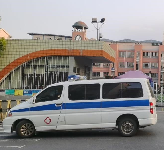 徐闻救护车出租护送骨折病人一公里多少钱